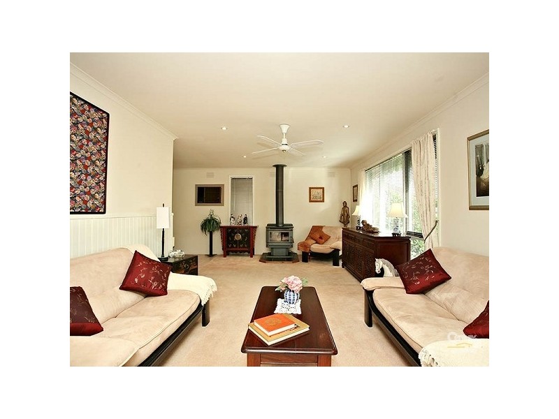 11 Bayville Drive, Dingley Village VIC 3172