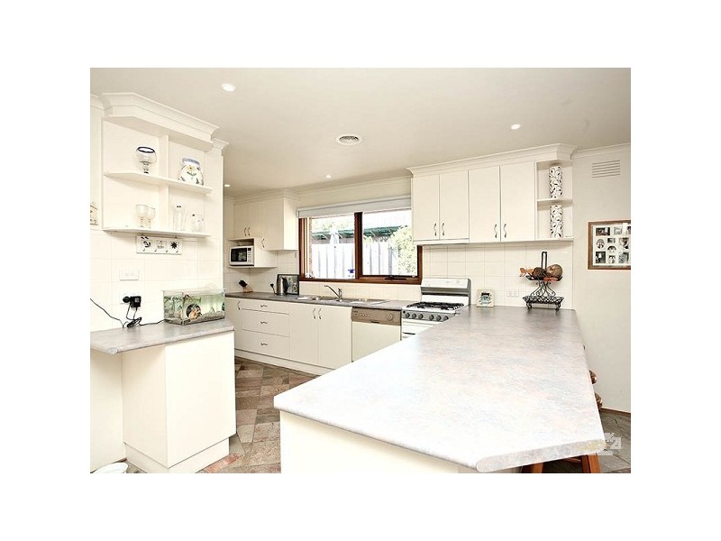 13 Bayville Drive, Dingley Village VIC 3172