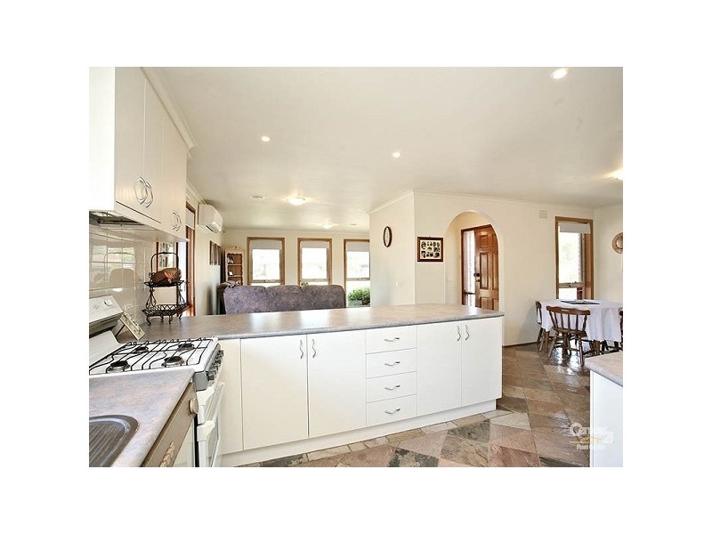 13 Bayville Drive, Dingley Village VIC 3172