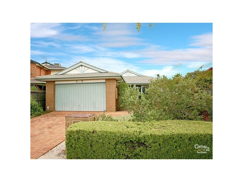6 Aisha Crescent, Dingley Village VIC 3172