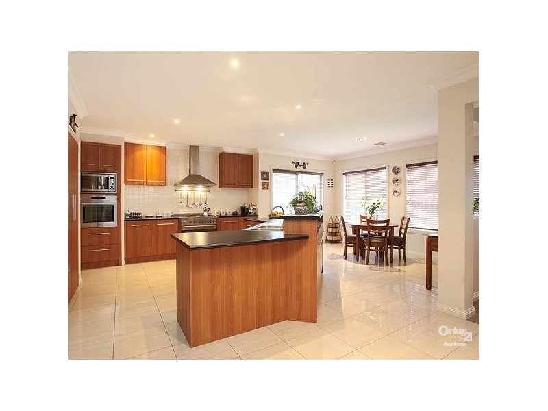 33 Jolimont Place, Dingley Village VIC 3172