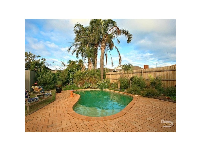 5 Locksley Close, Dingley Village VIC 3172