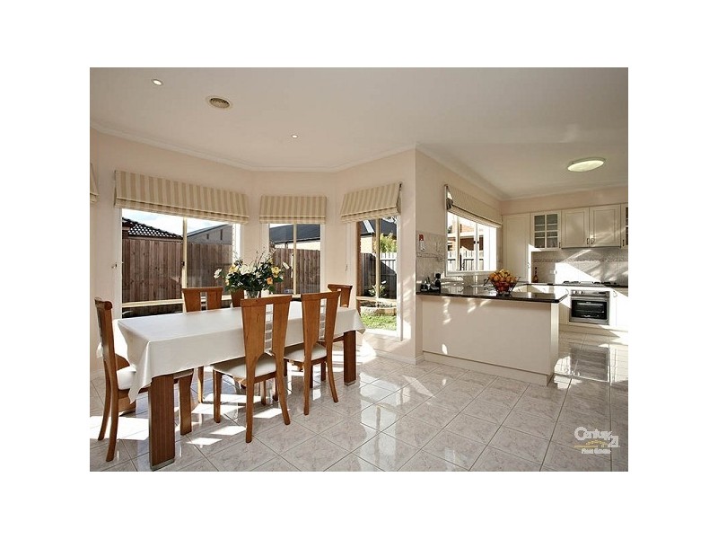5 Wattlebird Court, Dingley Village VIC 3172