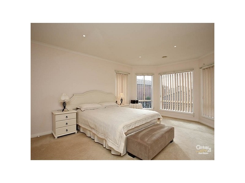 5 Wattlebird Court, Dingley Village VIC 3172