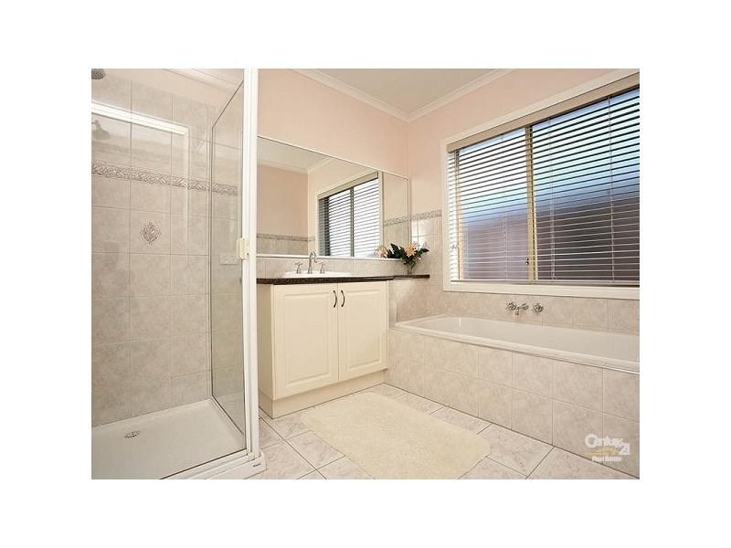 5 Wattlebird Court, Dingley Village VIC 3172