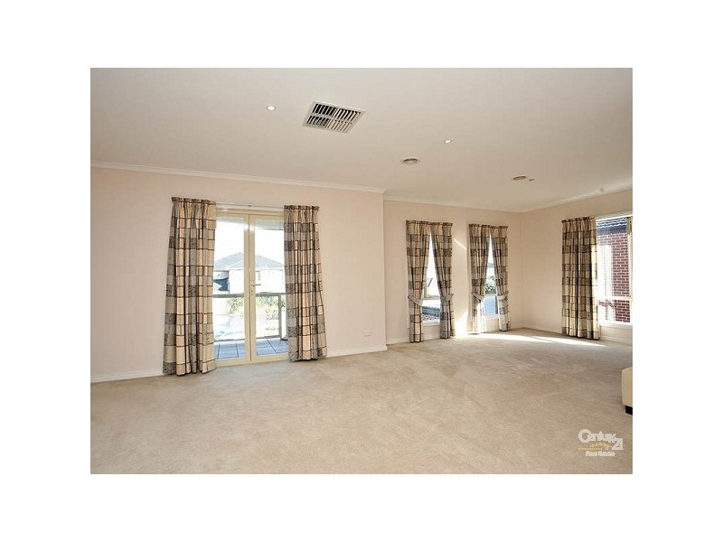 5 Wattlebird Court, Dingley Village VIC 3172