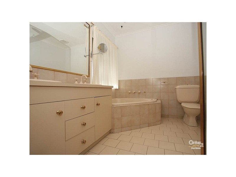 18 Meribah Court, Parkdale VIC 3195