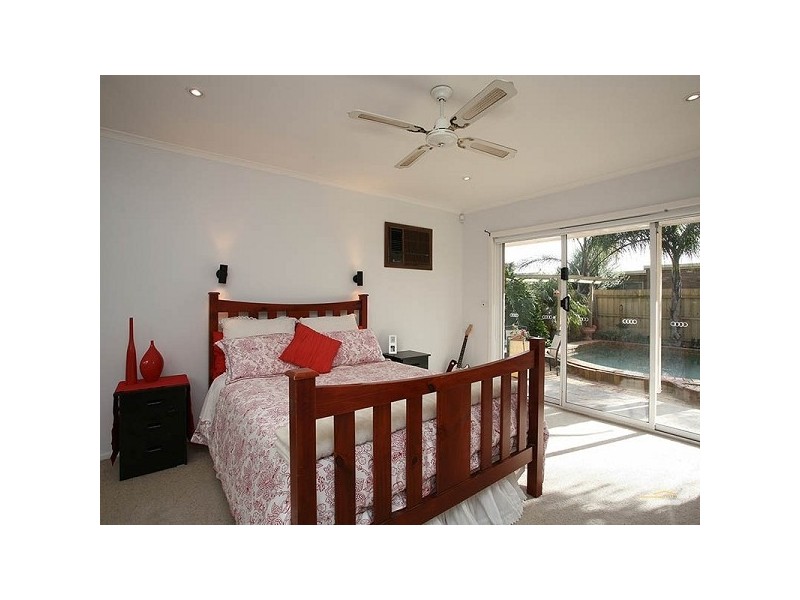 18 Meribah Court, Parkdale VIC 3195