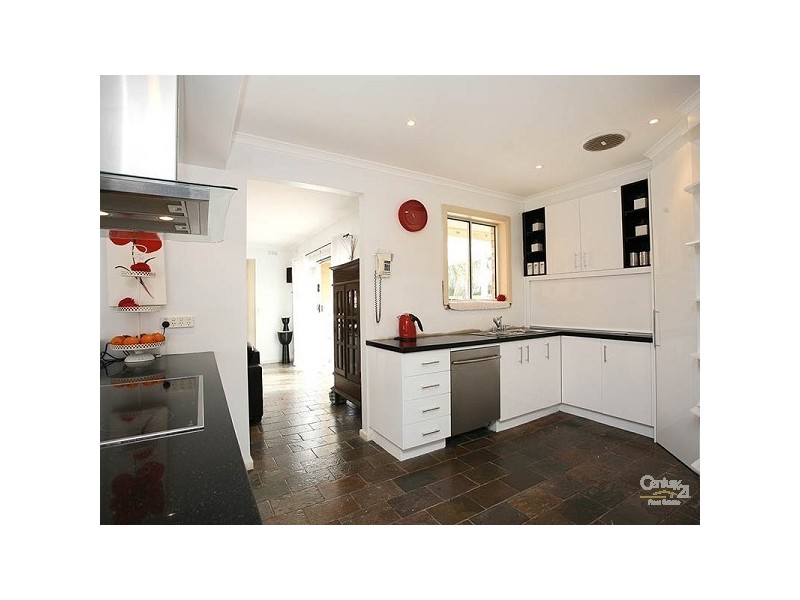 18 Meribah Court, Parkdale VIC 3195