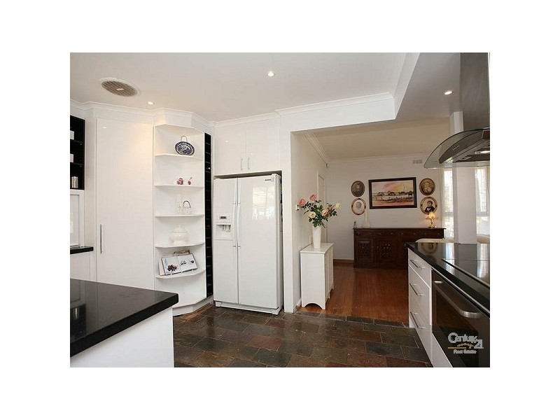 18 Meribah Court, Parkdale VIC 3195