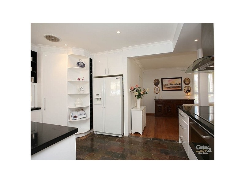 18 Meribah Court, Parkdale VIC 3195