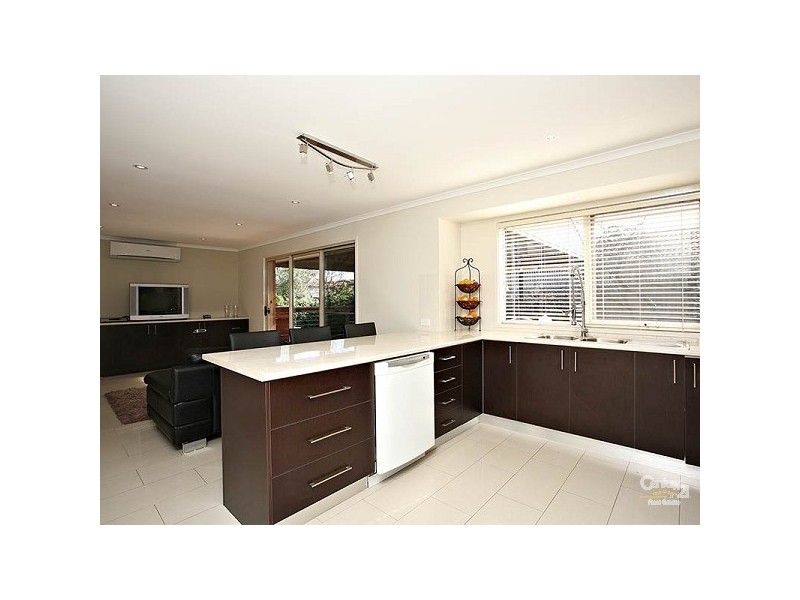 4 Locksley Close, Dingley Village VIC 3172