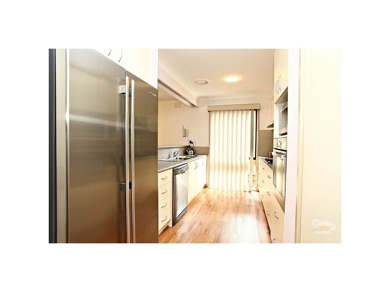 18 Golfwood Close, Dingley Village VIC 3172