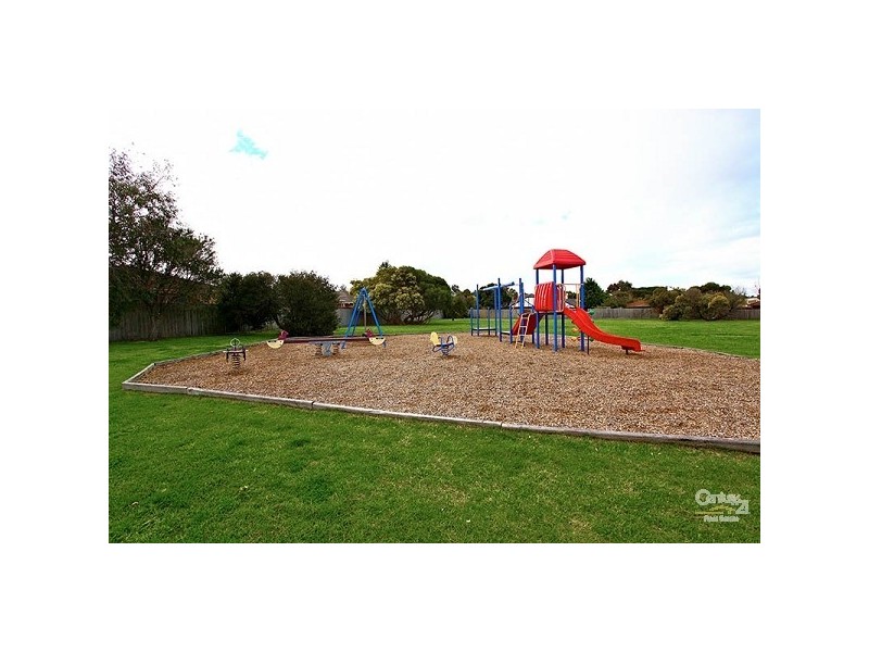 18 Golfwood Close, Dingley Village VIC 3172