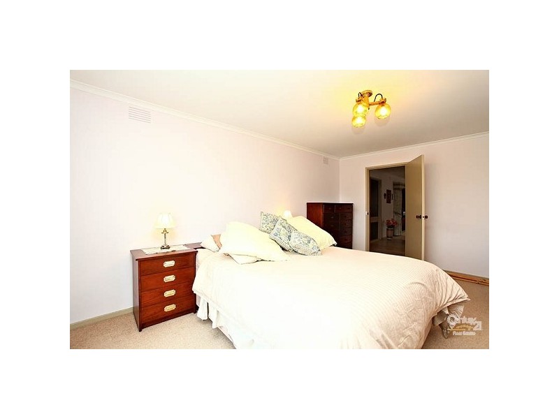 18 Golfwood Close, Dingley Village VIC 3172