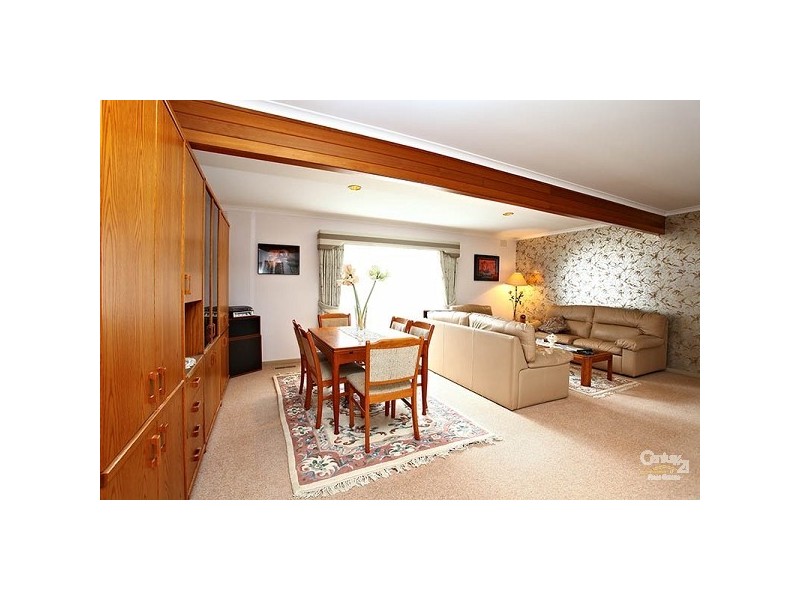 18 Golfwood Close, Dingley Village VIC 3172