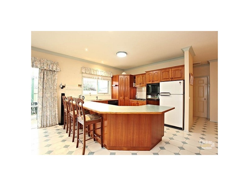 2 Grandiflora Court, Dingley Village VIC 3172