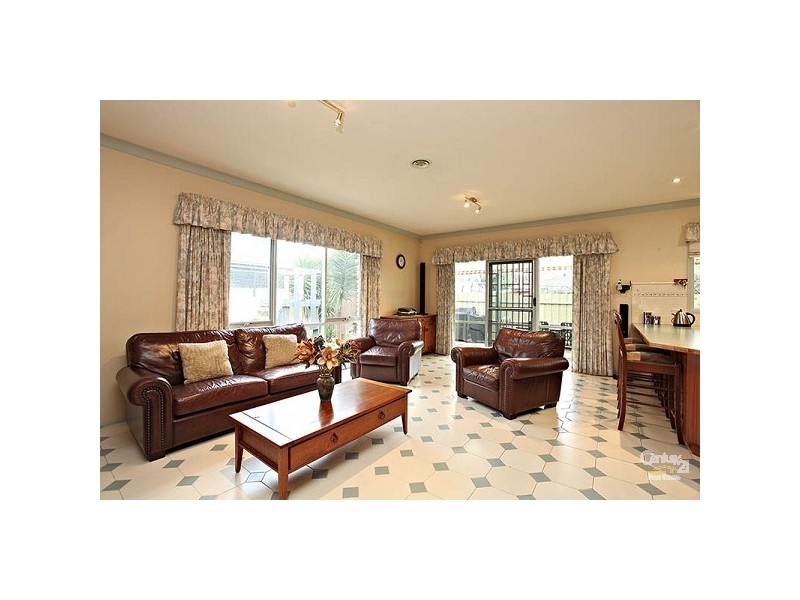 2 Grandiflora Court, Dingley Village VIC 3172