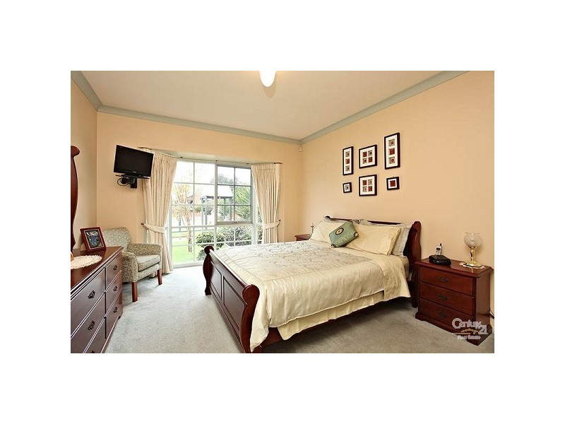 2 Grandiflora Court, Dingley Village VIC 3172