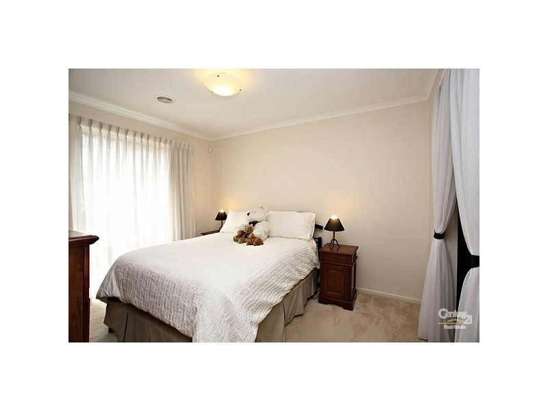 12 Kingsland Close, Dingley Village VIC 3172