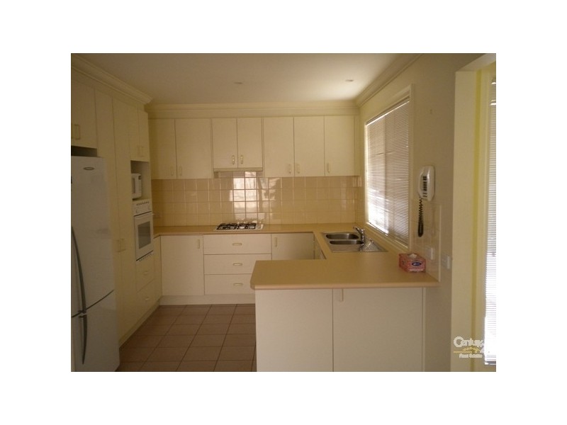 5 Glen Avis Grove, Dingley Village VIC 3172