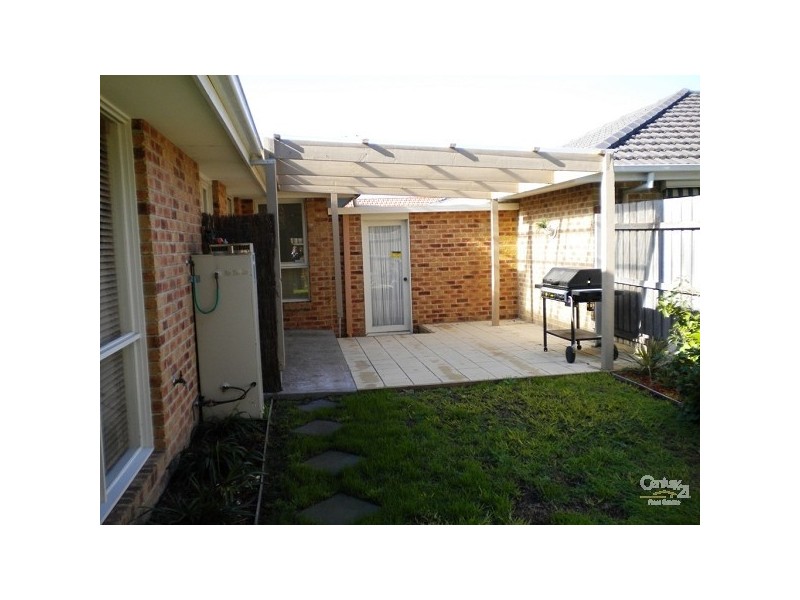 5 Glen Avis Grove, Dingley Village VIC 3172