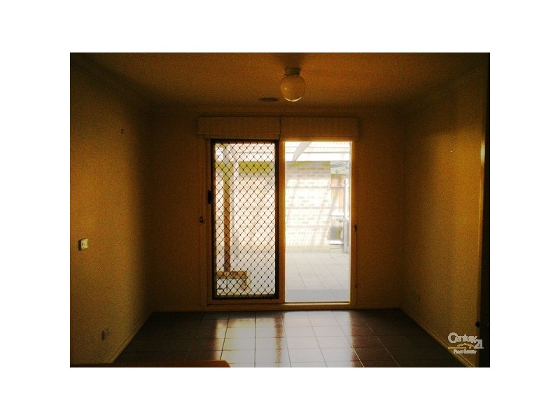 5 Glen Avis Grove, Dingley Village VIC 3172