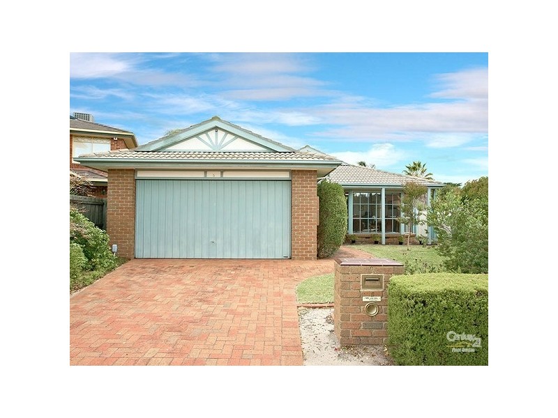 6 Aisha Crescent, Dingley Village VIC 3172