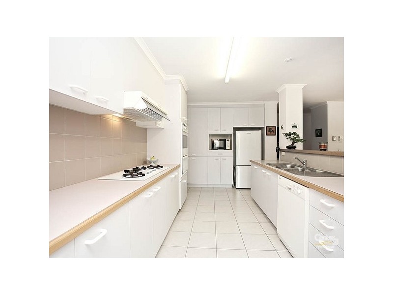 6 Aisha Crescent, Dingley Village VIC 3172