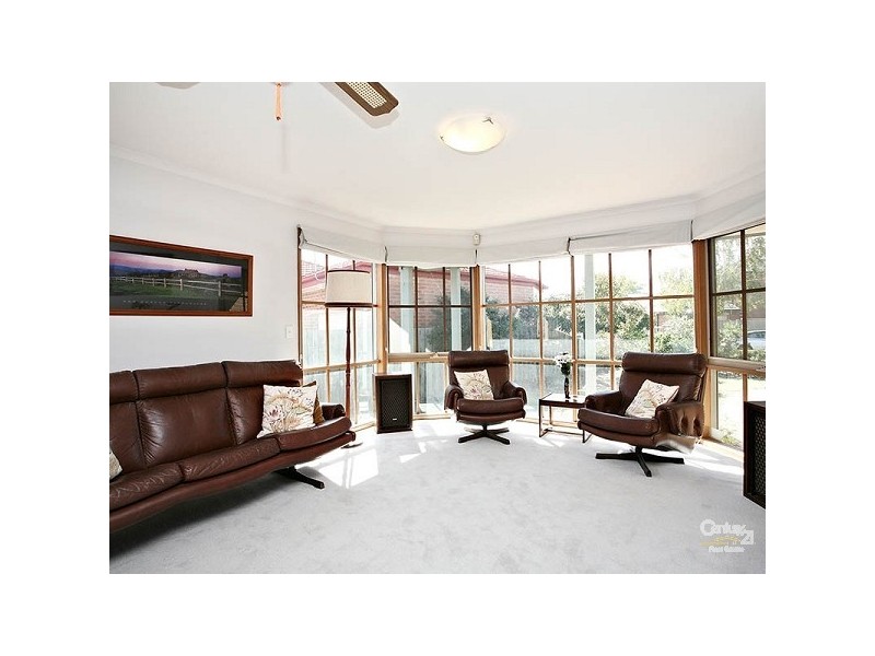 6 Aisha Crescent, Dingley Village VIC 3172