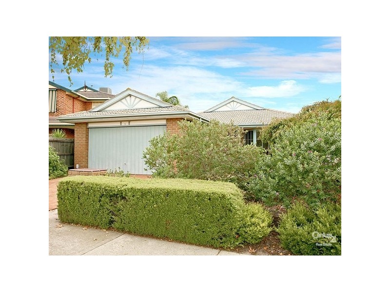 6 Aisha Crescent, Dingley Village VIC 3172