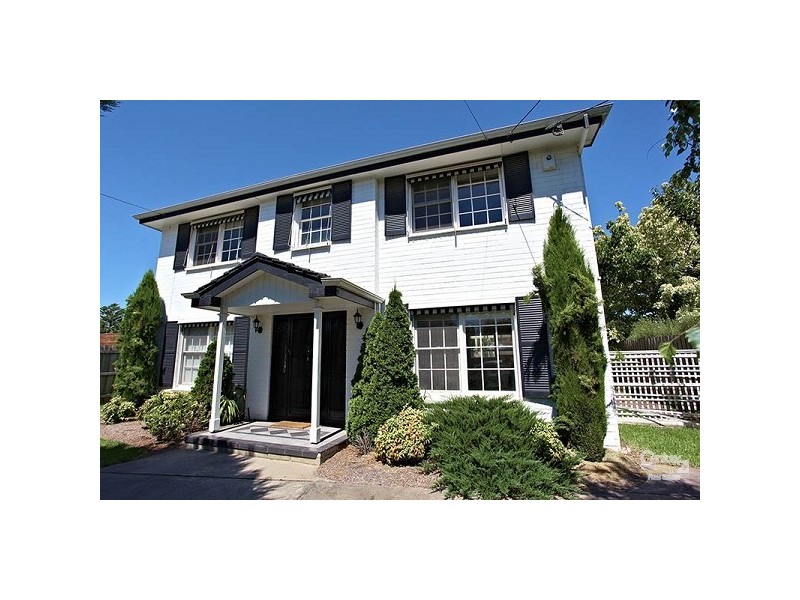 4 Bogey Court, Dingley Village VIC 3172