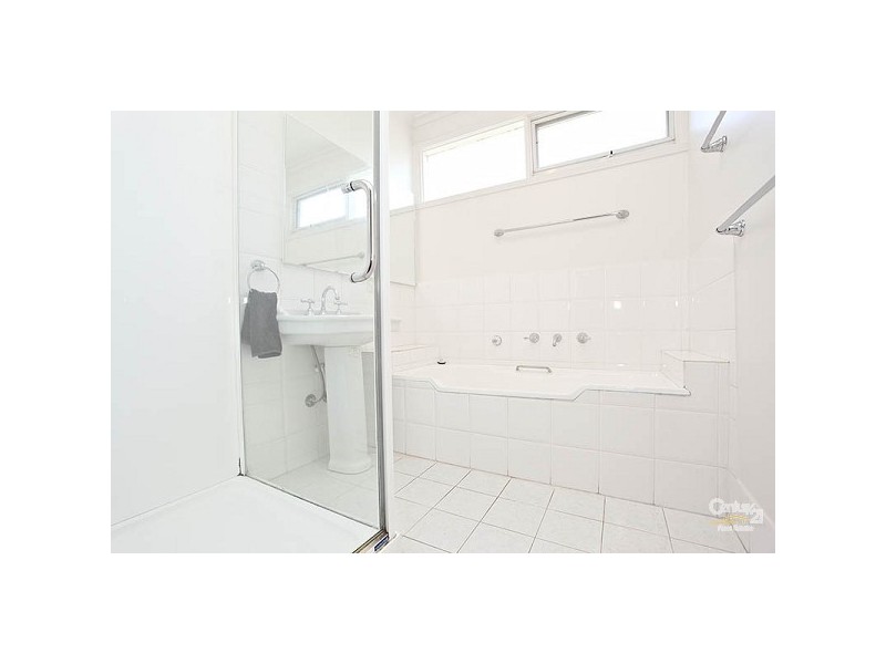 4 Bogey Court, Dingley Village VIC 3172