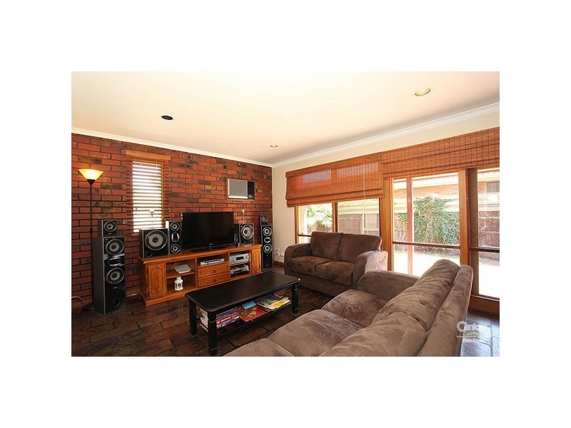 18 Holland Avenue, Dingley Village VIC 3172