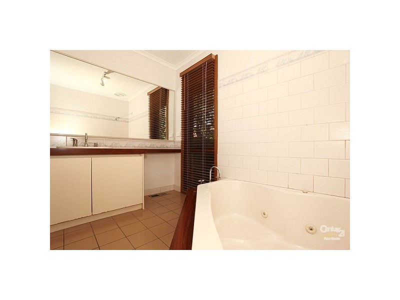 18 Holland Avenue, Dingley Village VIC 3172