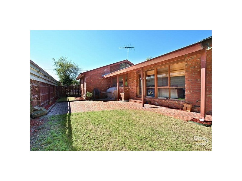 18 Holland Avenue, Dingley Village VIC 3172