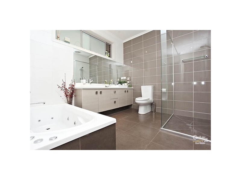 2/90 Centre Dandenong Road, Dingley Village VIC 3172