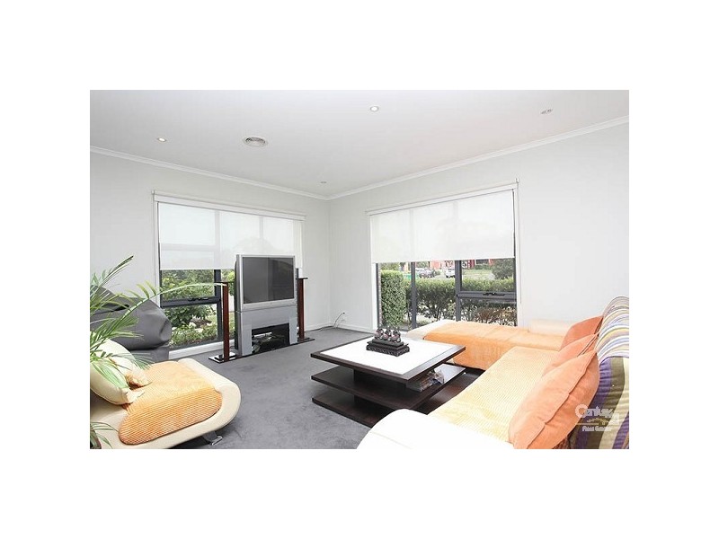 22 Pebble Beach Place, Heatherton VIC 3202