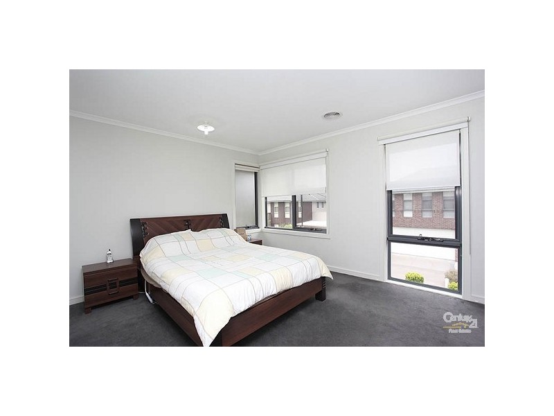 22 Pebble Beach Place, Heatherton VIC 3202