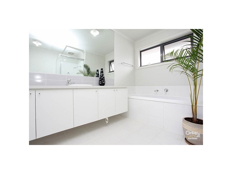 22 Pebble Beach Place, Heatherton VIC 3202