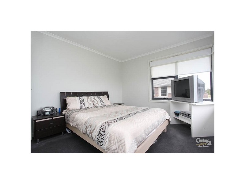 22 Pebble Beach Place, Heatherton VIC 3202