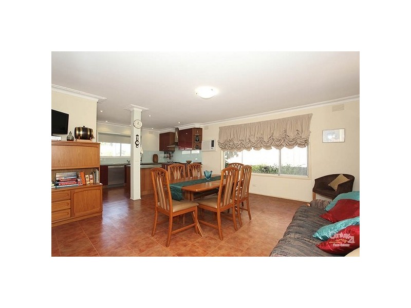 6 Kubis Crescent, Dingley Village VIC 3172