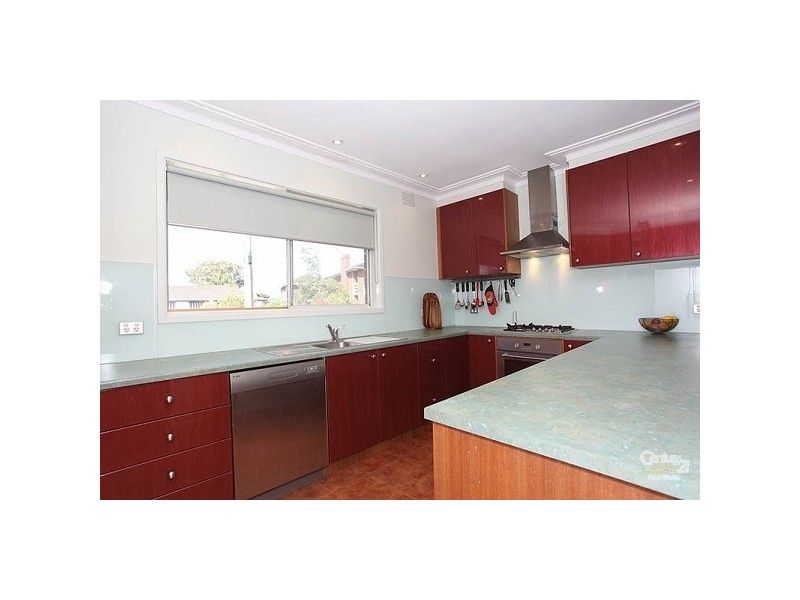 6 Kubis Crescent, Dingley Village VIC 3172