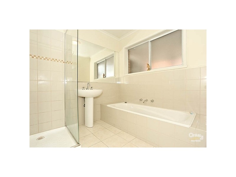 6 Kubis Crescent, Dingley Village VIC 3172