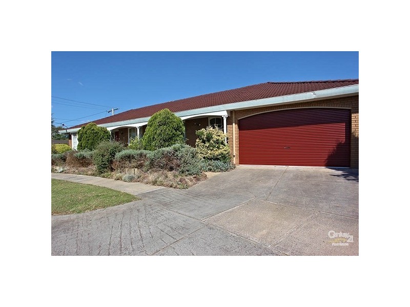 6 Kubis Crescent, Dingley Village VIC 3172