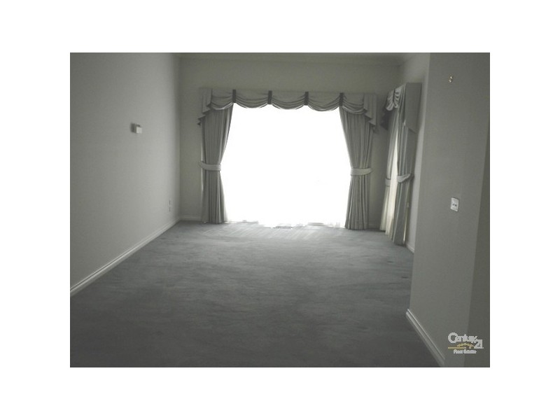 1/2 Fernhill Drive, Dingley Village VIC 3172