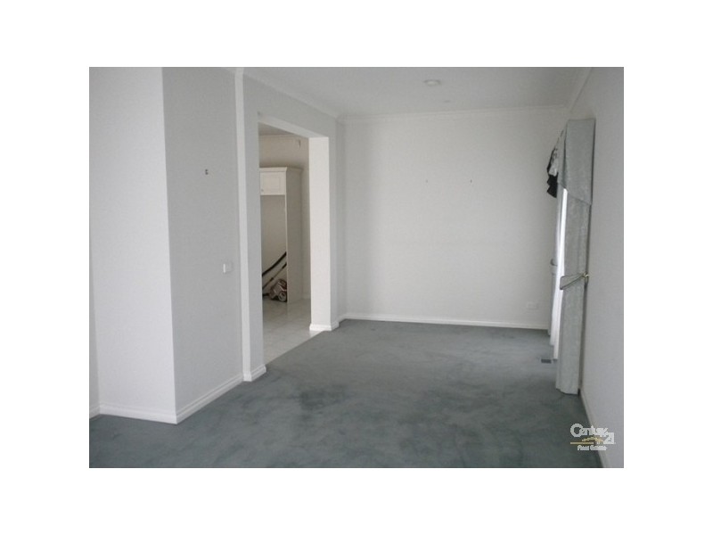 1/2 Fernhill Drive, Dingley Village VIC 3172