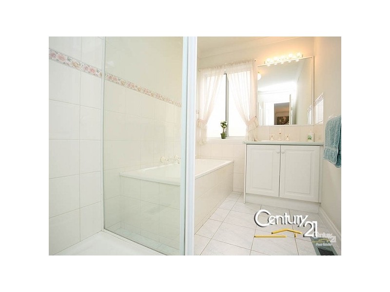 1/2 Fernhill Drive, Dingley Village VIC 3172