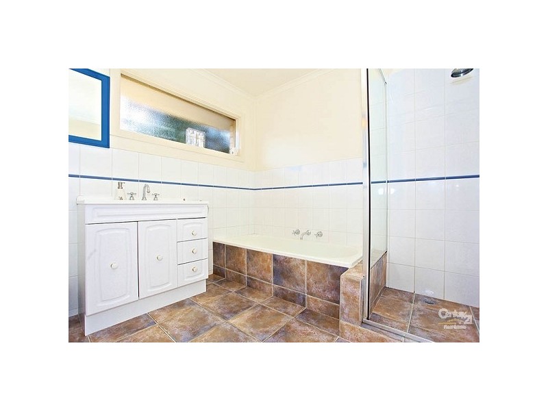 86 Village Drive, Dingley Village VIC 3172