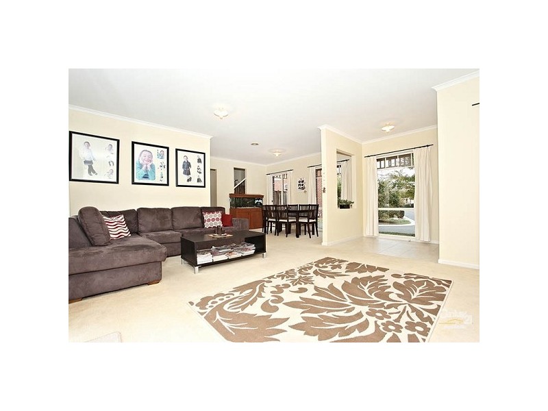 17 Kingsland Close, Dingley Village VIC 3172